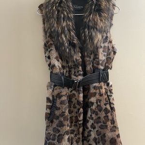 Animal print 100% outer fur Vest with pockets and leather/chrome buckle